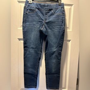 Bandolino Pull On Jeans